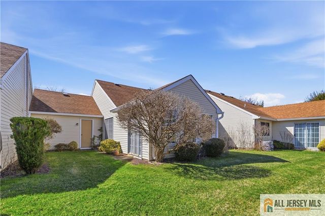 1213 Lindera Plaza B, Monroe, NJ 08831