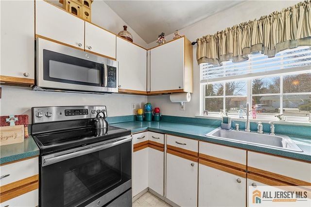 1213 Lindera Plaza B, Monroe, NJ 08831