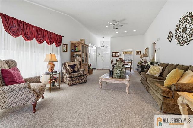 1213 Lindera Plaza B, Monroe, NJ 08831