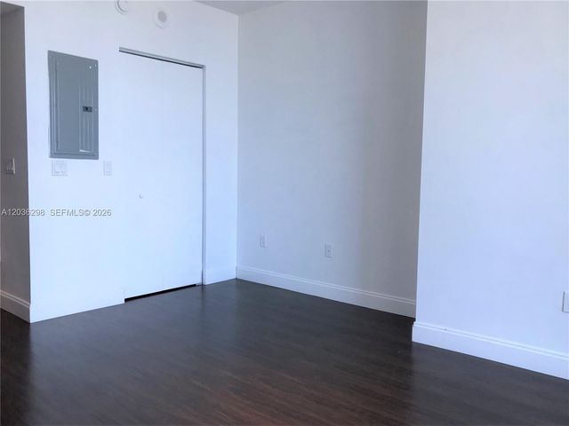 185 SW 7th St 3806, Miami, FL 33130