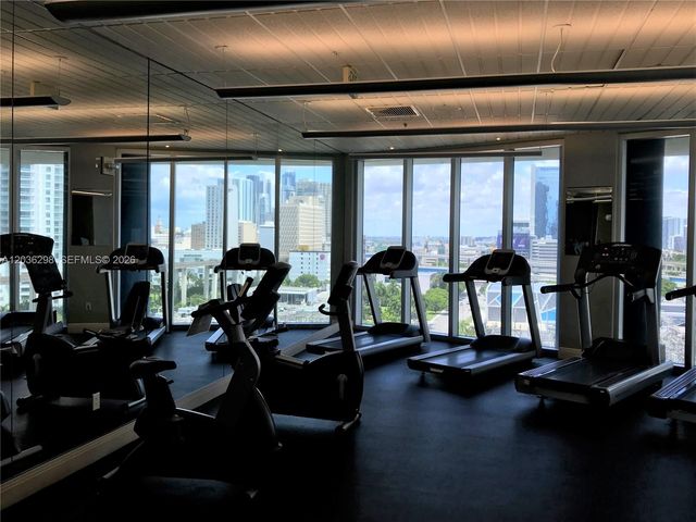 185 SW 7th St 3806, Miami, FL 33130