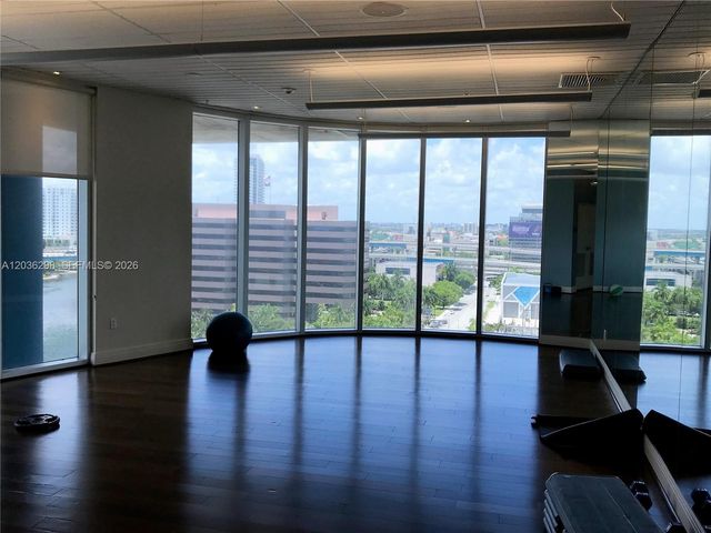 185 SW 7th St 3806, Miami, FL 33130
