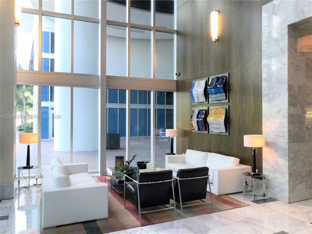 185 SW 7th St 3806, Miami, FL 33130