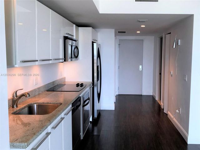 185 SW 7th St 3806, Miami, FL 33130