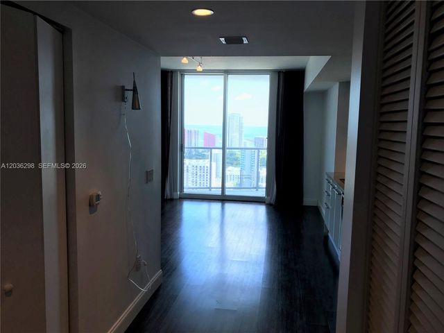 185 SW 7th St 3806, Miami, FL 33130