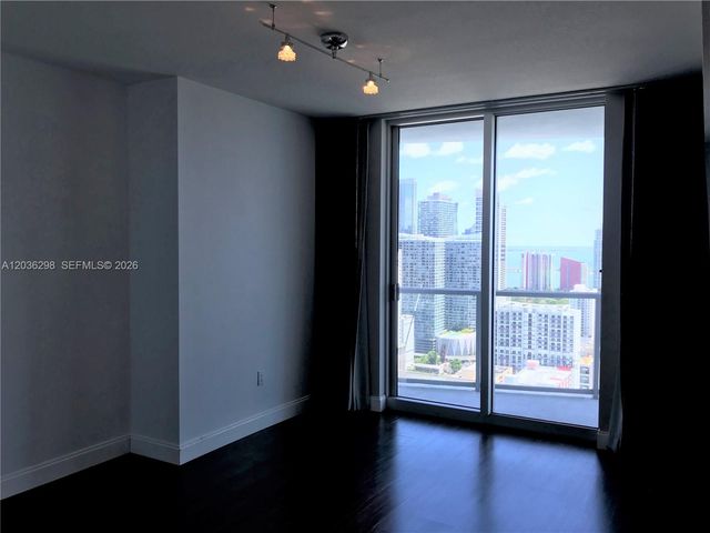 185 SW 7th St 3806, Miami, FL 33130