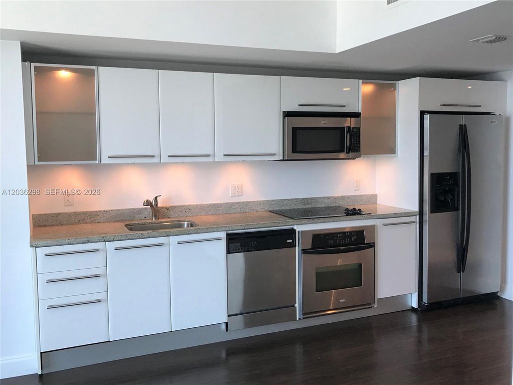 185 SW 7th St 3806, Miami, FL 33130