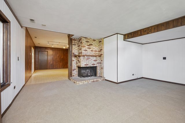 8N627 Gingerwood Lane, Elgin, IL 60124