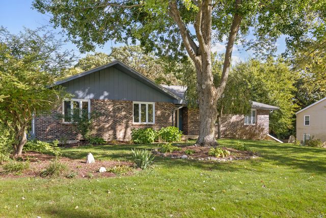 8N627 Gingerwood Lane, Elgin, IL 60124