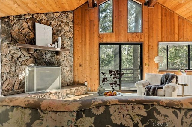 855 Deer Trail, Crestline, CA 92325