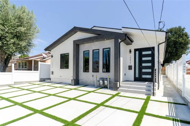 10654 Nassau Avenue, Sunland, CA 91040