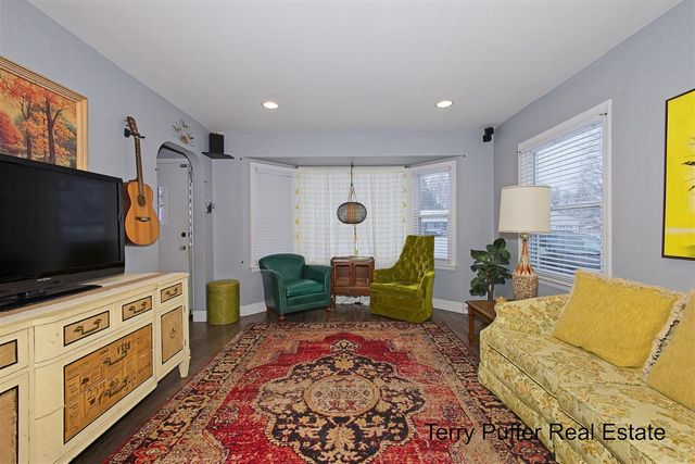 2206 Oak Avenue, Muskegon, MI 49445