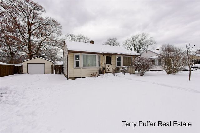 2206 Oak Avenue, Muskegon, MI 49445