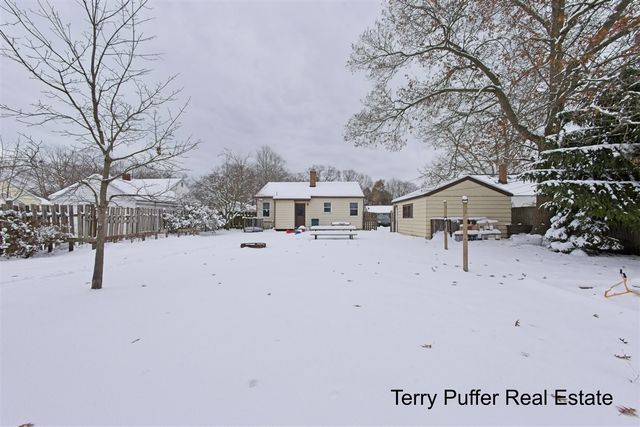 2206 Oak Avenue, Muskegon, MI 49445