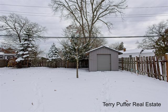 2206 Oak Avenue, Muskegon, MI 49445