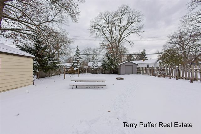 2206 Oak Avenue, Muskegon, MI 49445