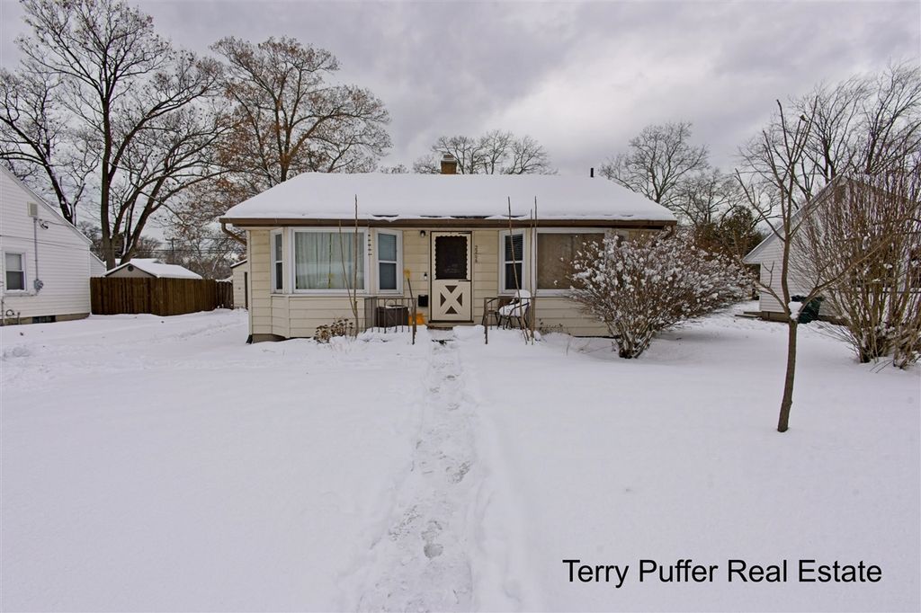 2206 Oak Avenue, Muskegon, MI 49445