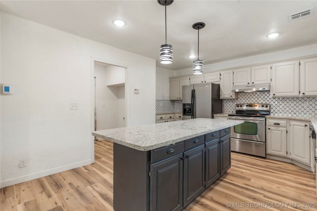 8507 E 78TH Street, Tulsa, OK 74133