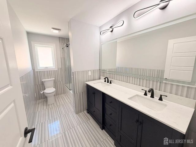 40 Foyer Street, Edison, NJ 08817