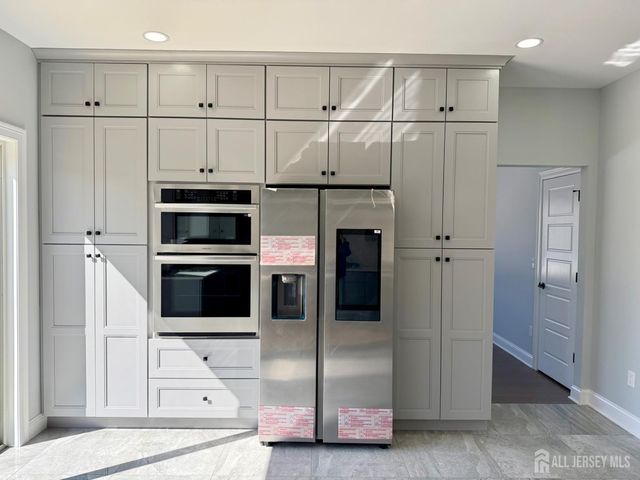 40 Foyer Street, Edison, NJ 08817