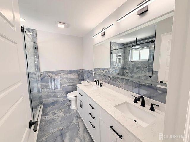 40 Foyer Street, Edison, NJ 08817