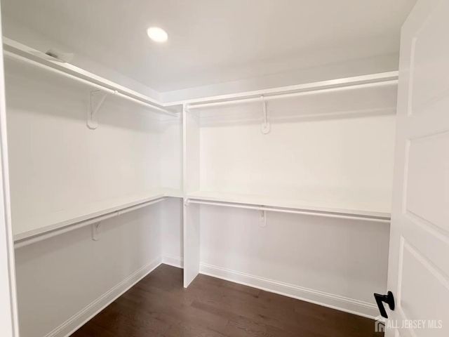 40 Foyer Street, Edison, NJ 08817