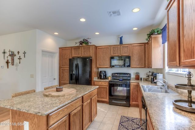 2210 E Eager Drive, Green Valley, AZ 85614