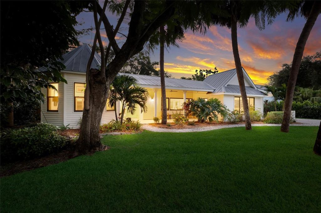 Image 2 of property listing at 4875 BRYWILL CIRCLE, Sarasota, FL 34234