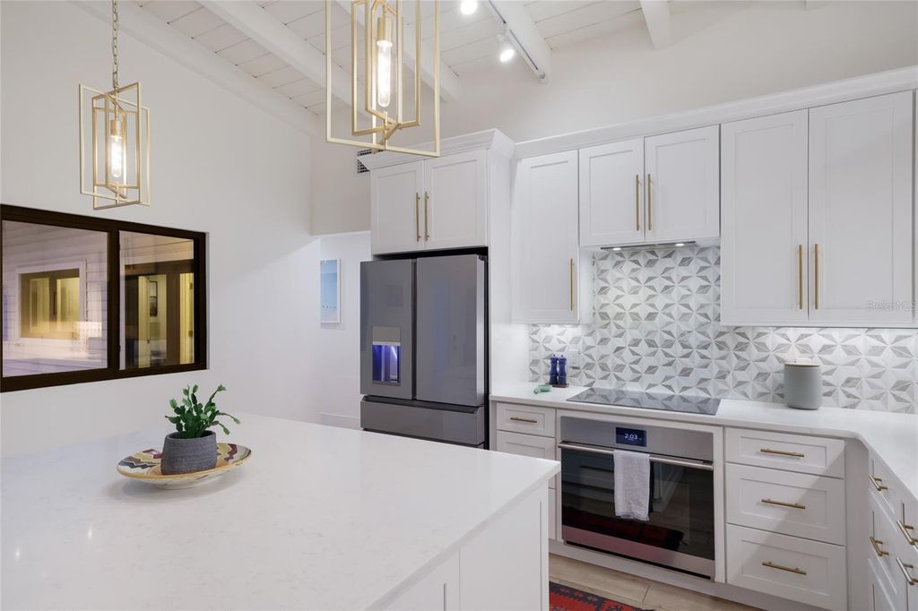 Image 12 of property listing at 4875 BRYWILL CIRCLE, Sarasota, FL 34234