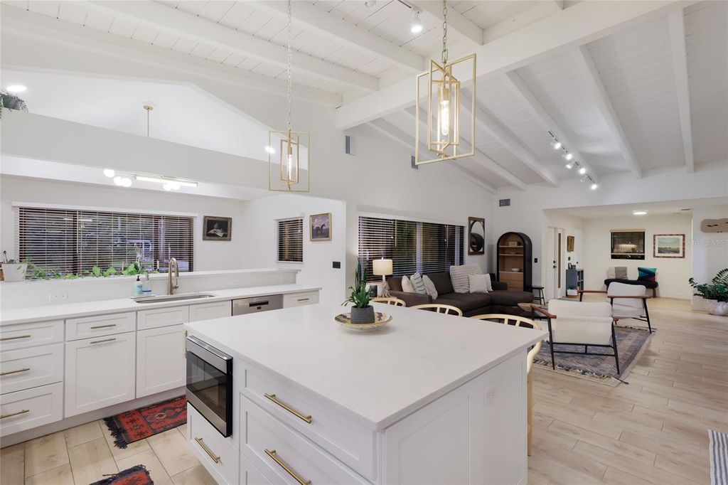 Image 13 of property listing at 4875 BRYWILL CIRCLE, Sarasota, FL 34234