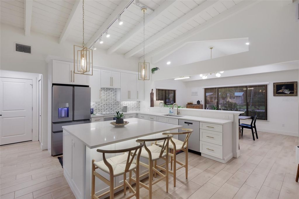 Image 14 of property listing at 4875 BRYWILL CIRCLE, Sarasota, FL 34234