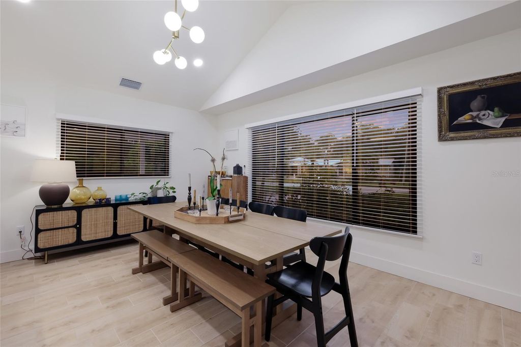Image 15 of property listing at 4875 BRYWILL CIRCLE, Sarasota, FL 34234