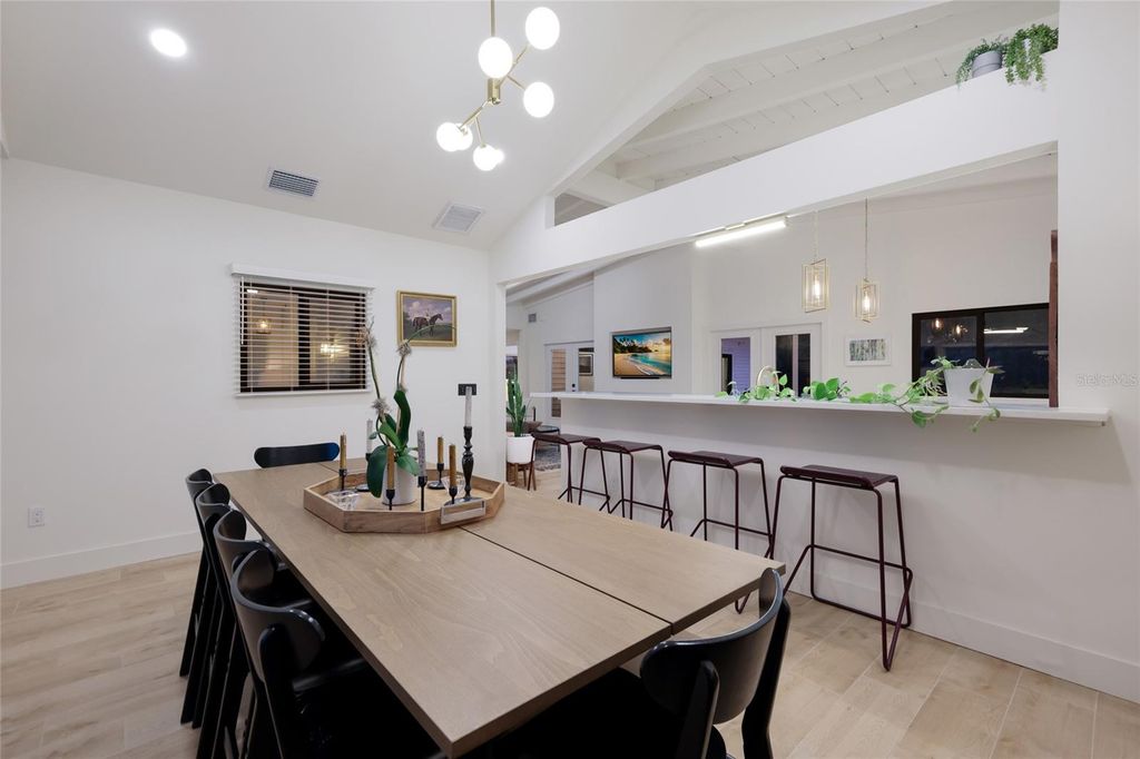 Image 16 of property listing at 4875 BRYWILL CIRCLE, Sarasota, FL 34234