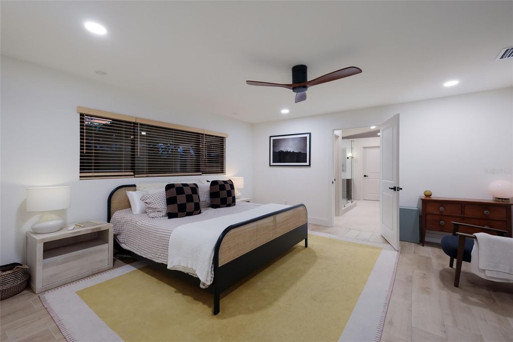 Image 17 of property listing at 4875 BRYWILL CIRCLE, Sarasota, FL 34234