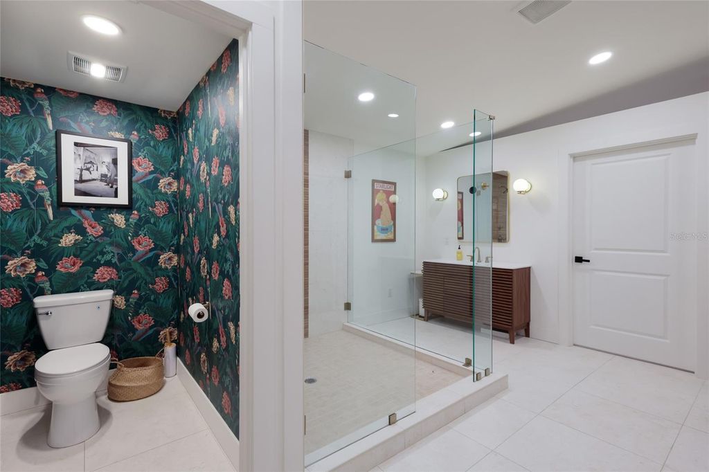Image 21 of property listing at 4875 BRYWILL CIRCLE, Sarasota, FL 34234