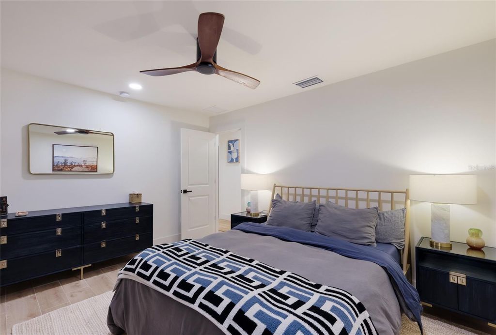 Image 24 of property listing at 4875 BRYWILL CIRCLE, Sarasota, FL 34234