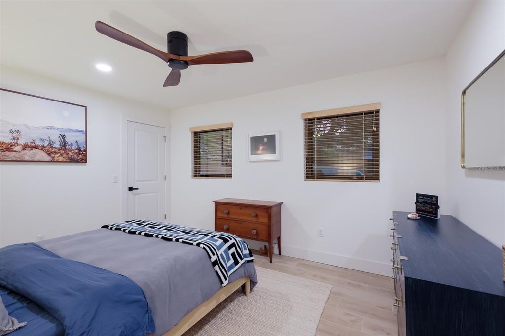 Image 25 of property listing at 4875 BRYWILL CIRCLE, Sarasota, FL 34234