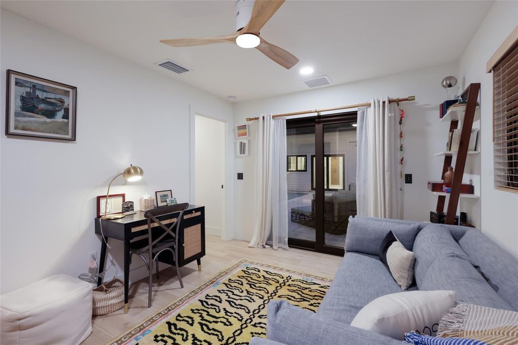 Image 28 of property listing at 4875 BRYWILL CIRCLE, Sarasota, FL 34234