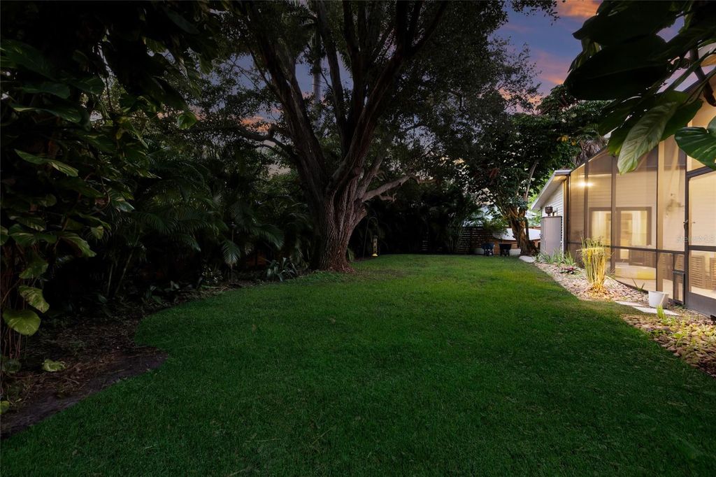 Image 36 of property listing at 4875 BRYWILL CIRCLE, Sarasota, FL 34234