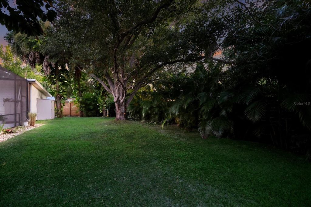 Image 37 of property listing at 4875 BRYWILL CIRCLE, Sarasota, FL 34234