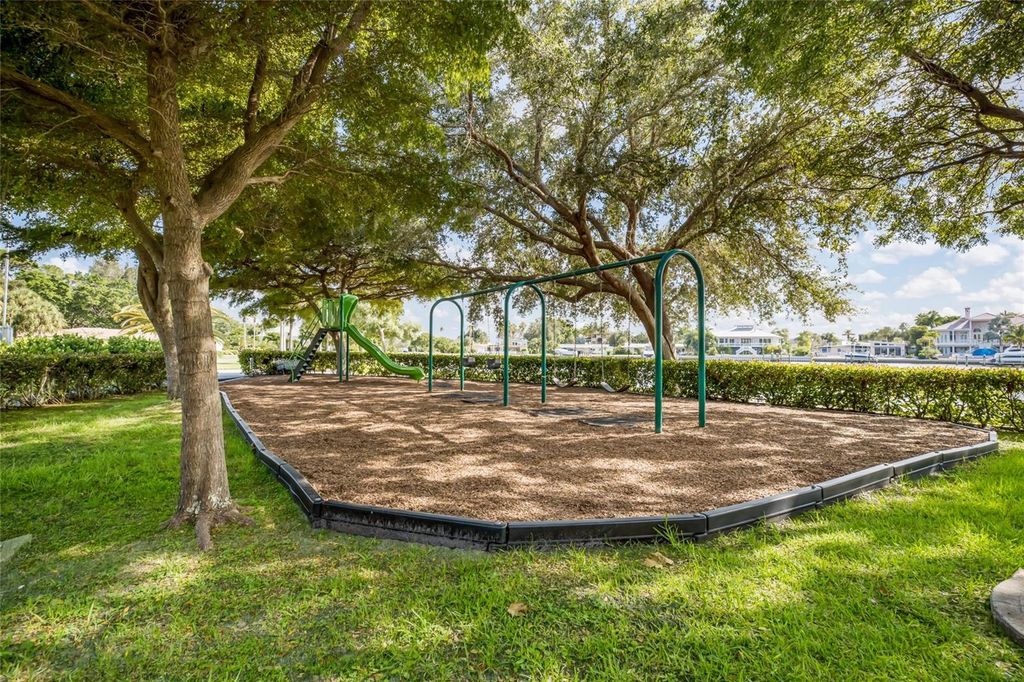 Image 41 of property listing at 4875 BRYWILL CIRCLE, Sarasota, FL 34234