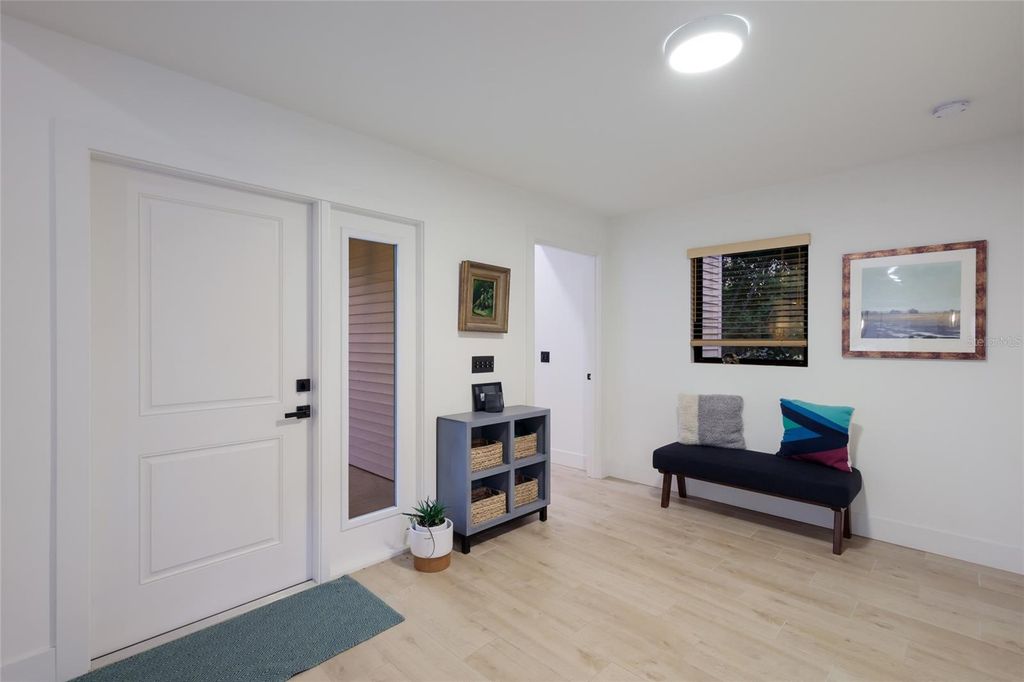 Image 6 of property listing at 4875 BRYWILL CIRCLE, Sarasota, FL 34234