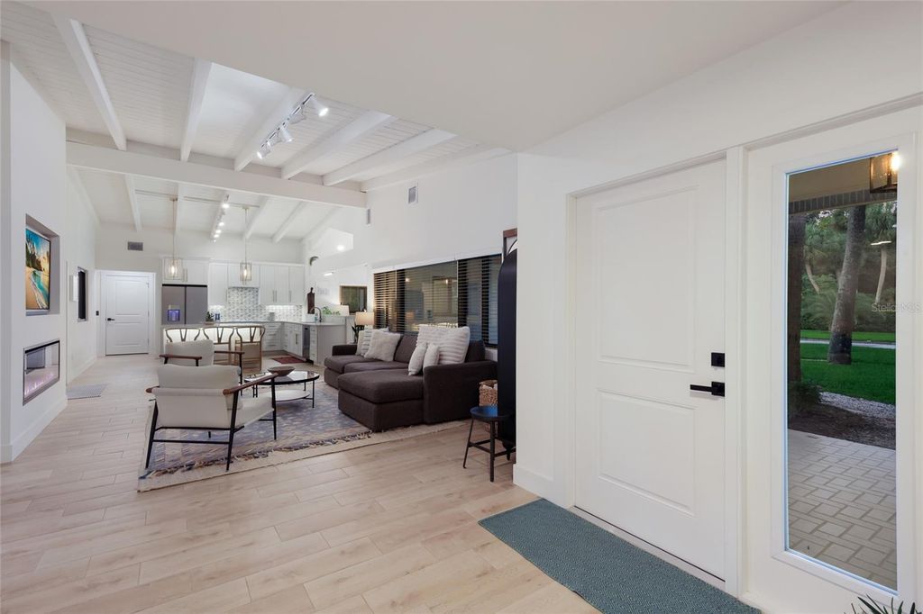Image 7 of property listing at 4875 BRYWILL CIRCLE, Sarasota, FL 34234
