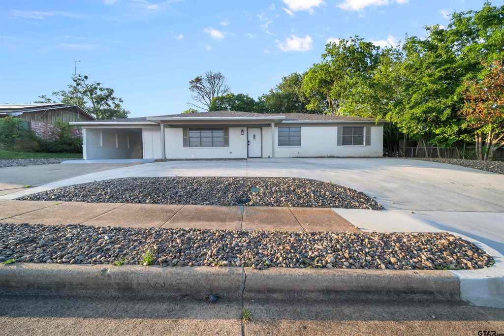 1528 E Devine St, Tyler, TX 75701