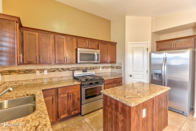 3017 WOODHEAD, El Paso, TX 79938