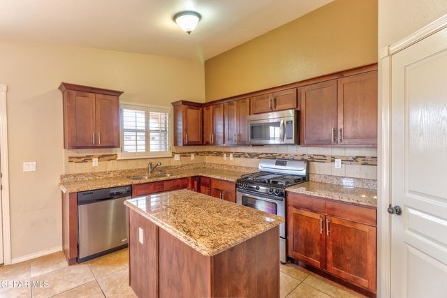 3017 WOODHEAD, El Paso, TX 79938
