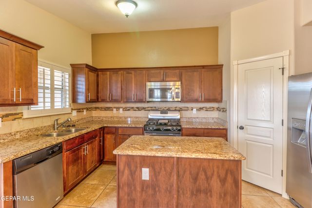 3017 WOODHEAD, El Paso, TX 79938