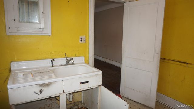 4081 W Euclid Street, Detroit, MI 48204