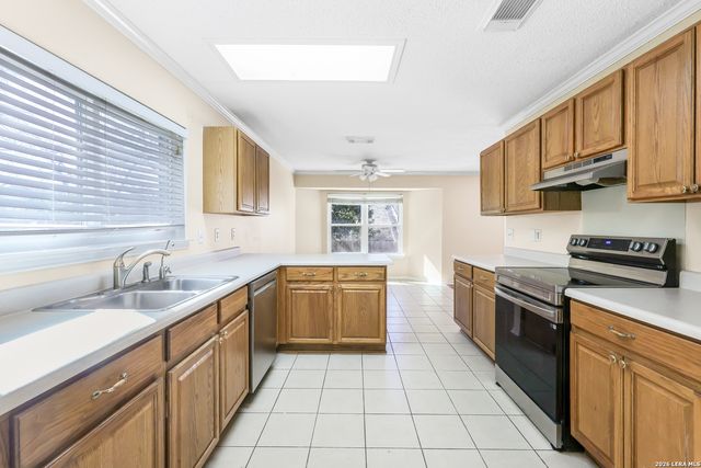 8626 Park Olympia, Universal City, TX 78148