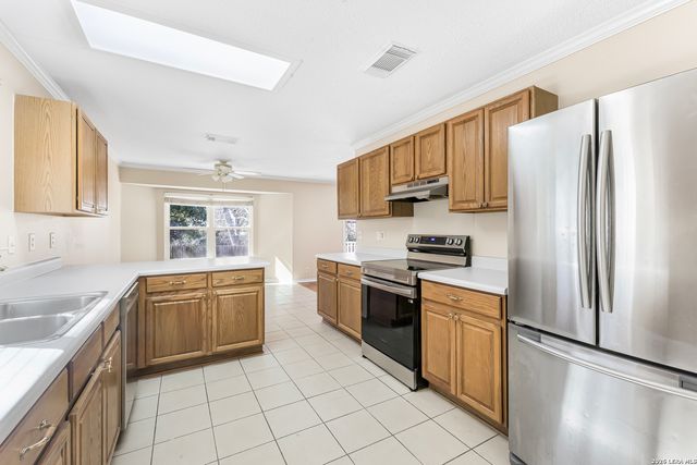 8626 Park Olympia, Universal City, TX 78148